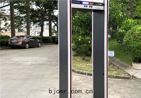 深圳信(xìn)懇智(zhì)能(néng)再(zài)次(cì)安(ān)裝天鷹(yīng)安檢(jiǎn)門TC-100D